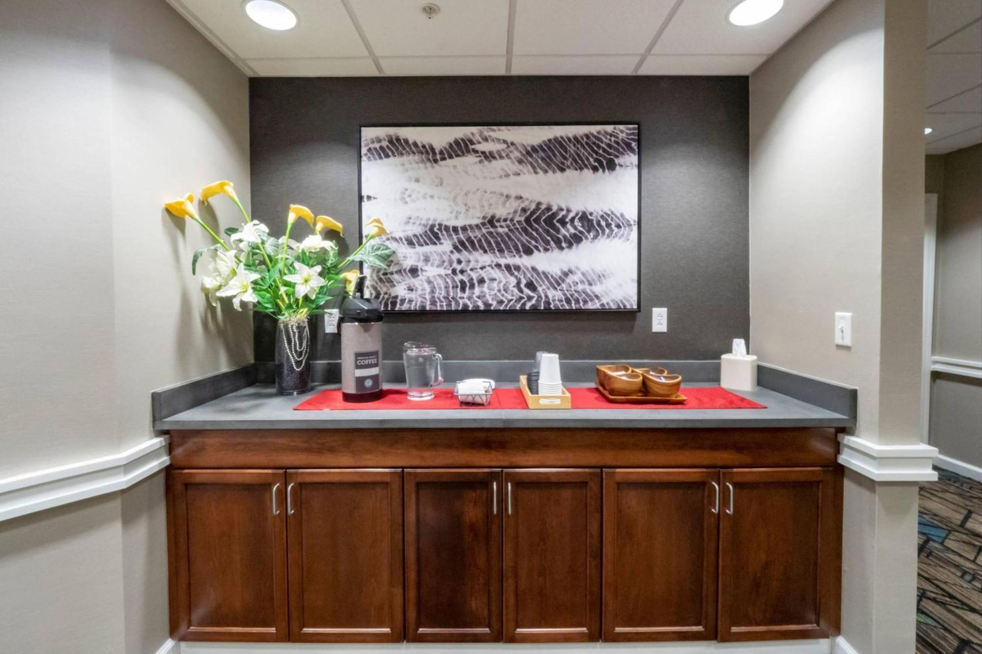 Hotel By Marriott Hazleton